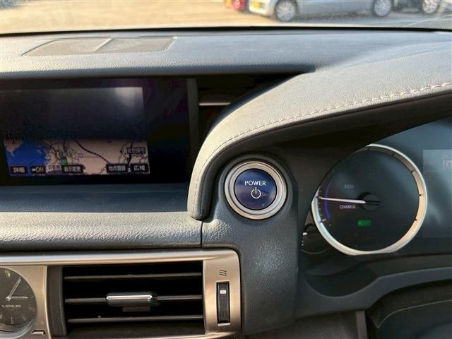 TOYOTA LEXUS IS300H 2014 Image 31