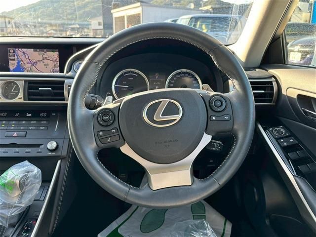 TOYOTA LEXUS IS300H 2014 Image 31