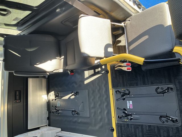 TOYOTA HIACE VAN 4WD 2019 Image 31