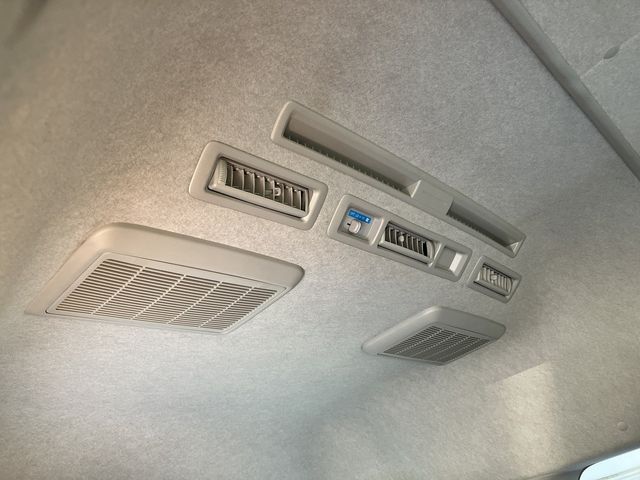 TOYOTA HIACE VAN 4WD 2019 Image 31