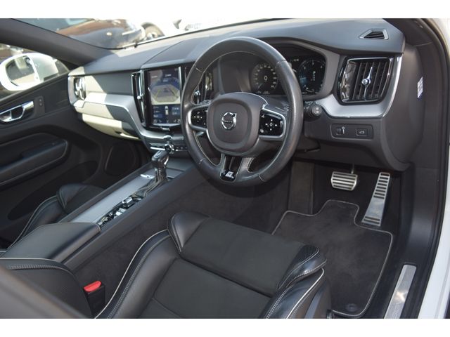 VOLVO XC60 2018 Image 31