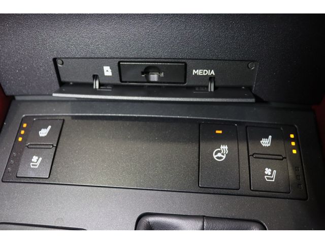 TOYOTA LEXUS RC300H 2022 Image 31