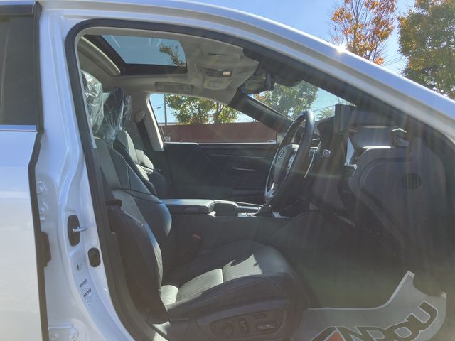 TOYOTA LEXUS ES300H 2019 Image 31