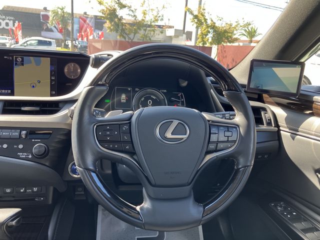TOYOTA LEXUS ES300H 2019 Image 31