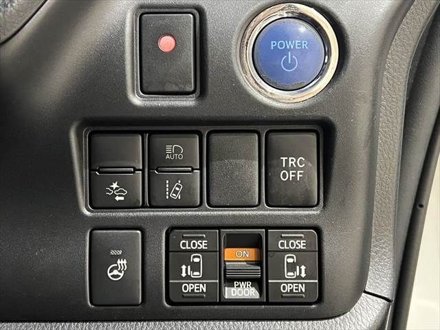 TOYOTA ESQUIRE HYBRID 2019 Image 31