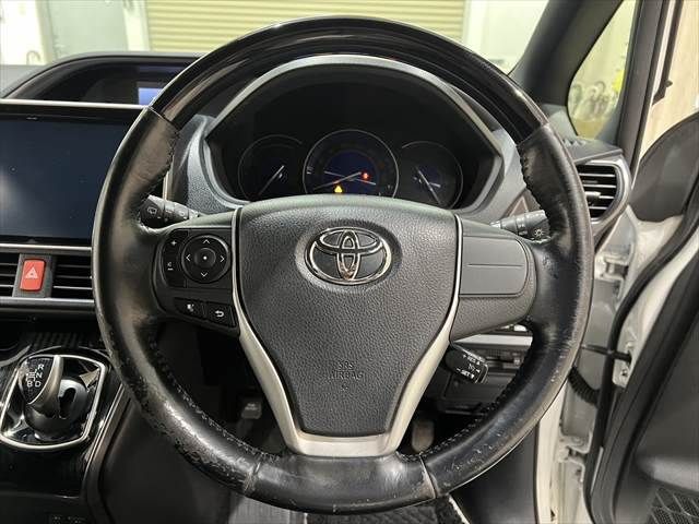 TOYOTA ESQUIRE HYBRID 2019 Image 31