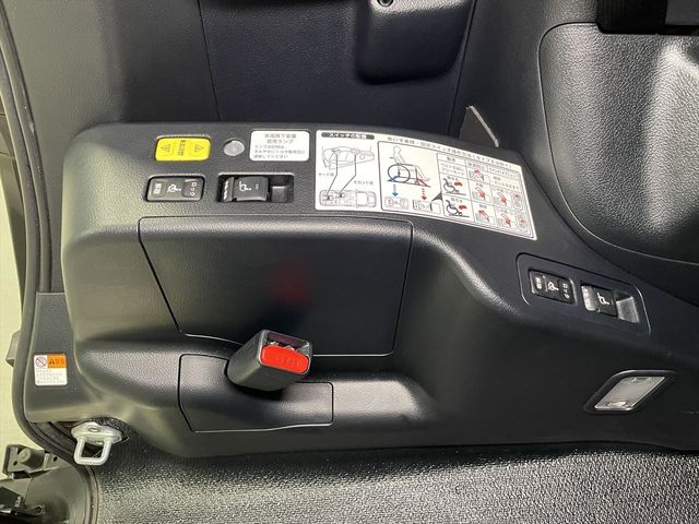 TOYOTA ESQUIRE 2019 Image 31