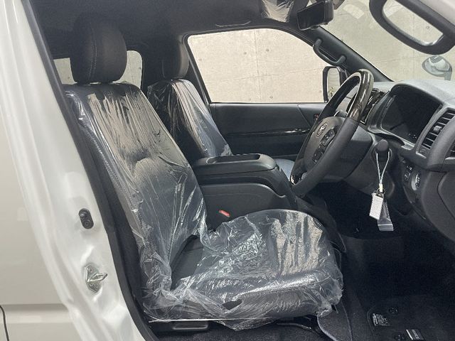 TOYOTA HIACE VAN 2WD 2025 Image 31