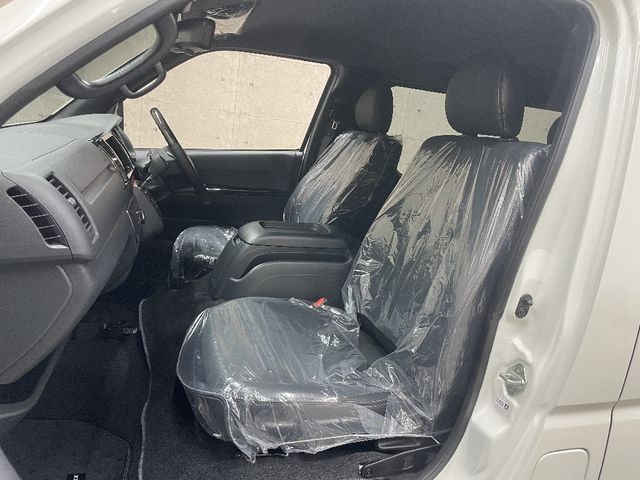 TOYOTA HIACE VAN 2WD 2025 Image 31