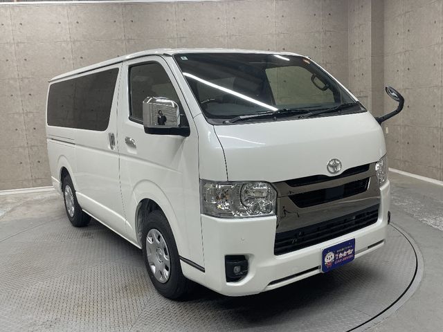 TOYOTA HIACE VAN 2WD 2025 Image 31