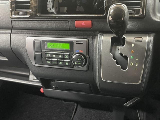 TOYOTA HIACE VAN 2WD 2025 Image 31