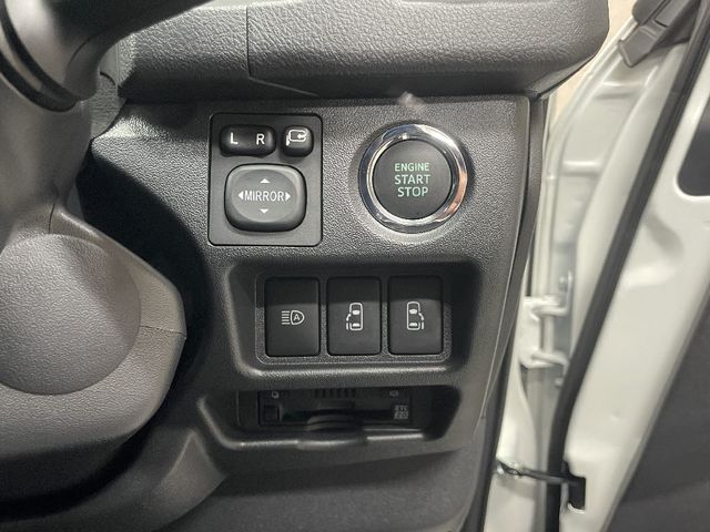 TOYOTA HIACE VAN 2WD 2025 Image 31