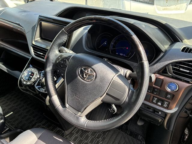 TOYOTA ESQUIRE HYBRID 2019 Image 31