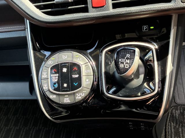 TOYOTA ESQUIRE HYBRID 2019 Image 31