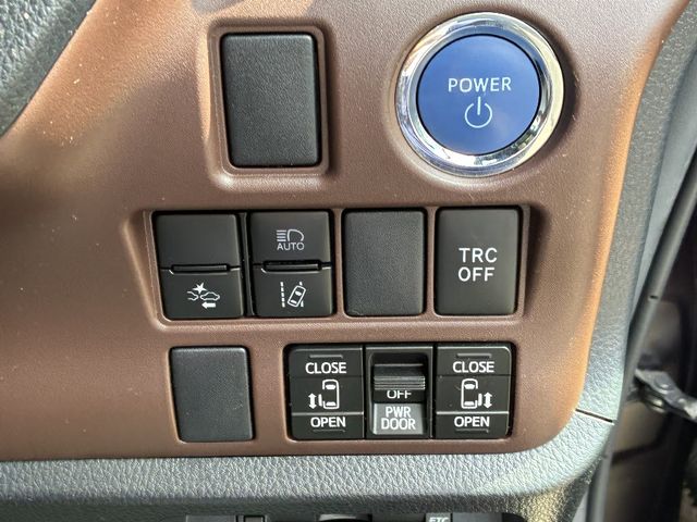 TOYOTA ESQUIRE HYBRID 2019 Image 31