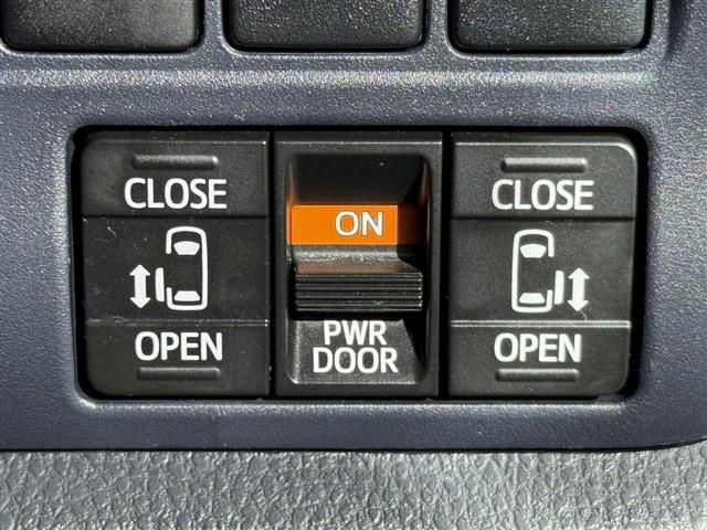 TOYOTA VOXY 2015 Image 31