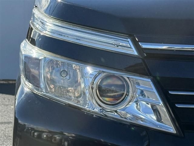 TOYOTA VOXY 2015 Image 31