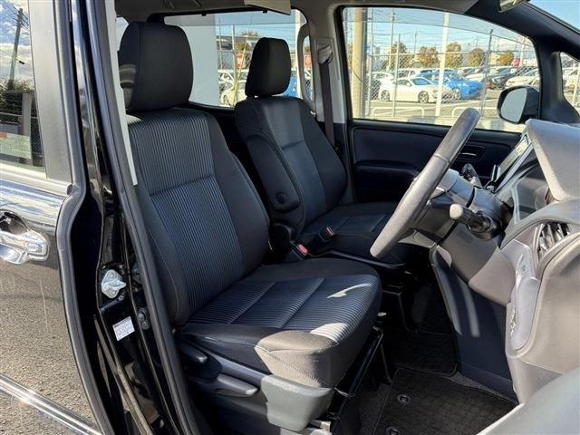 TOYOTA VOXY 2015 Image 31