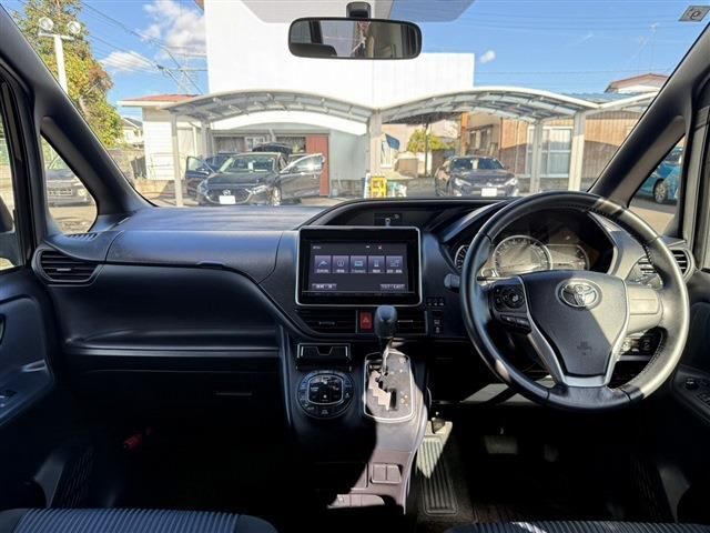 TOYOTA VOXY 2015 Image 31