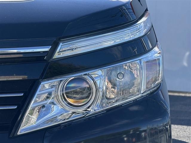 TOYOTA VOXY 2015 Image 31