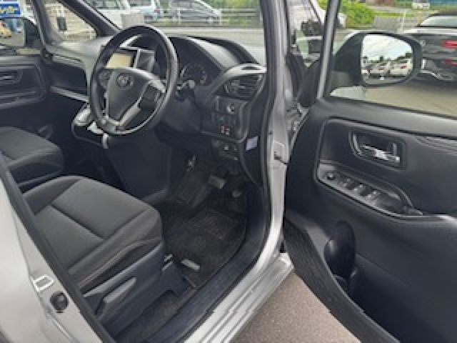 TOYOTA ESQUIRE 2015 Image 31