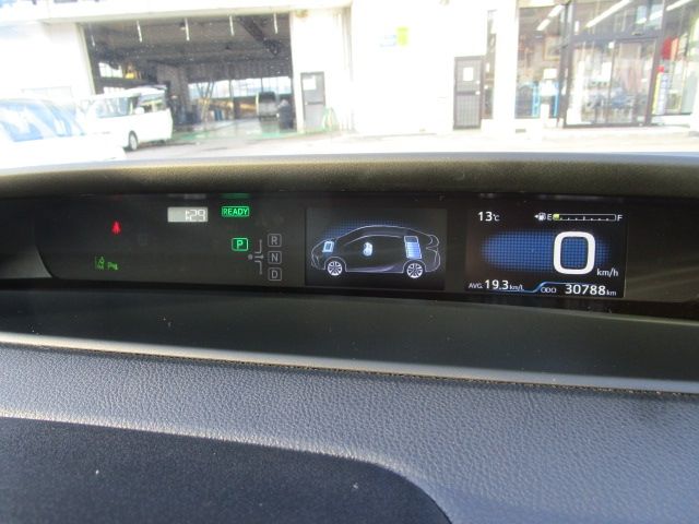 TOYOTA PRIUS 4WD 2019 Image 31
