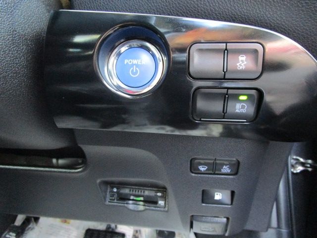 TOYOTA PRIUS 4WD 2019 Image 31