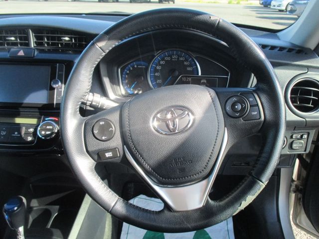 TOYOTA COROLLA AXIO HYBRID 2013 Image 31