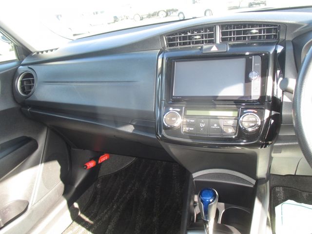 TOYOTA COROLLA AXIO HYBRID 2013 Image 31