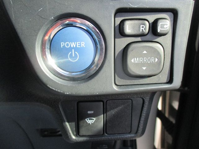 TOYOTA COROLLA AXIO HYBRID 2013 Image 31