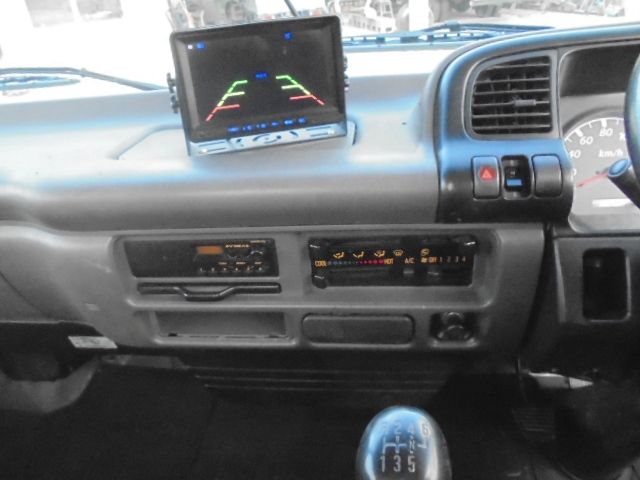 ISUZU ELF 2004 Image 31