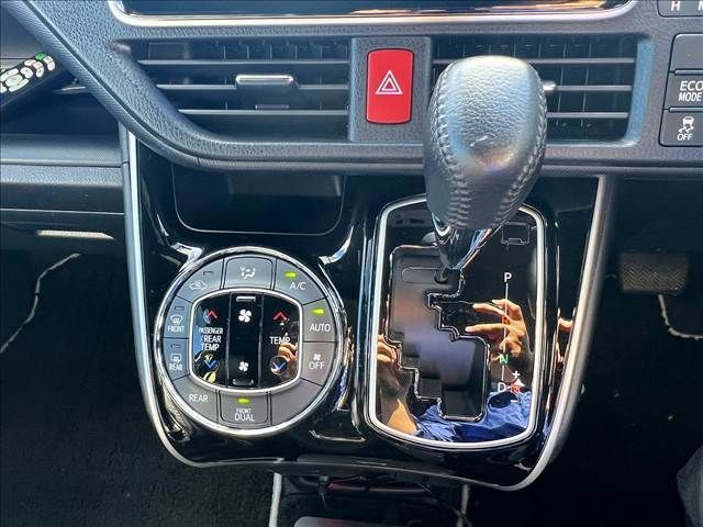 TOYOTA VOXY 4WD 2021 Image 31