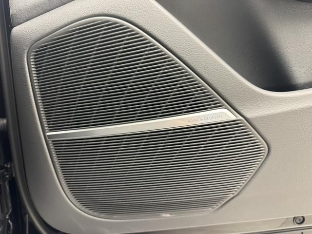 AUDI Q8 2025 Image 31