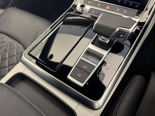 AUDI Q8 2025 Image 31