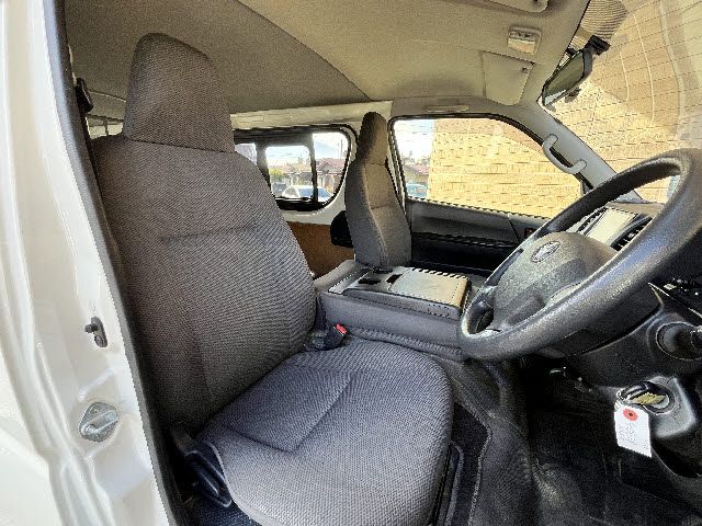 TOYOTA HIACE VAN 4WD 2019 Image 31