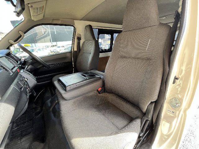 TOYOTA HIACE VAN 4WD 2019 Image 31