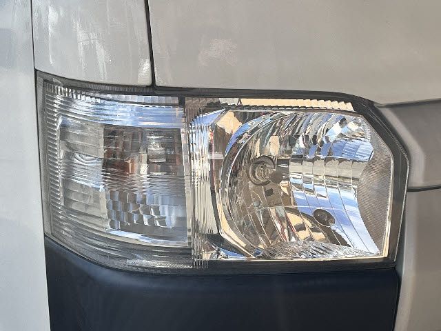TOYOTA HIACE VAN 4WD 2019 Image 31