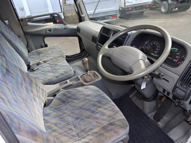 MITSUBISHI FUSOU FIGHTER 2002 Image 31