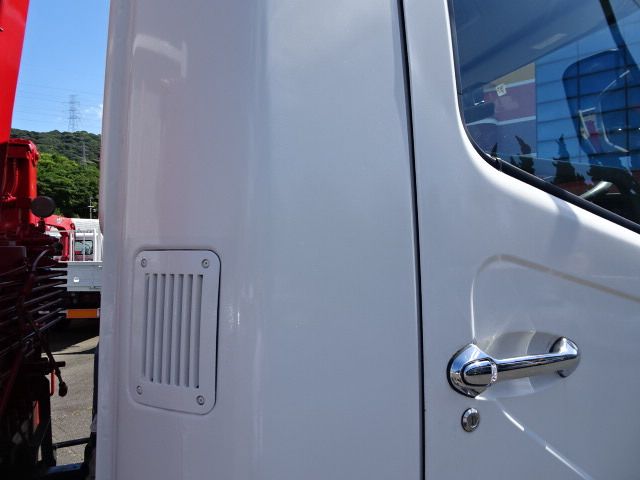 MITSUBISHI FUSOU FIGHTER 2002 Image 31