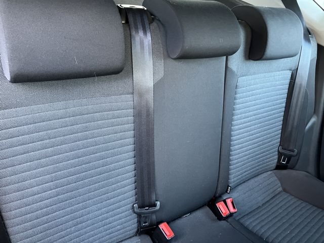 VOLKSWAGEN POLO 2011 Image 31