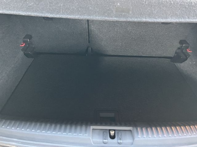 VOLKSWAGEN POLO 2011 Image 31