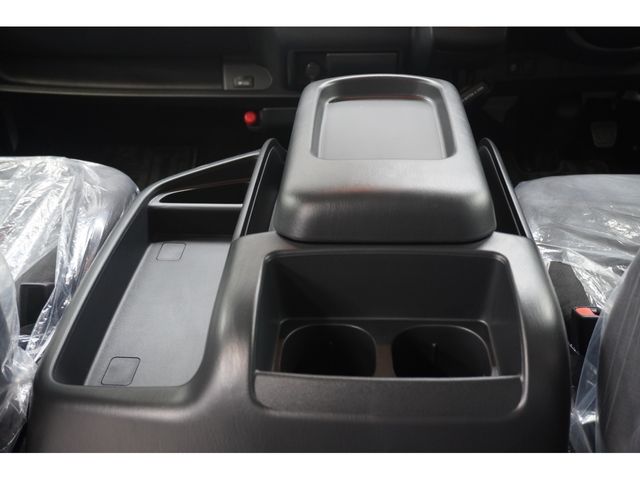 TOYOTA HIACE WAGON 4WD 2025 Image 31