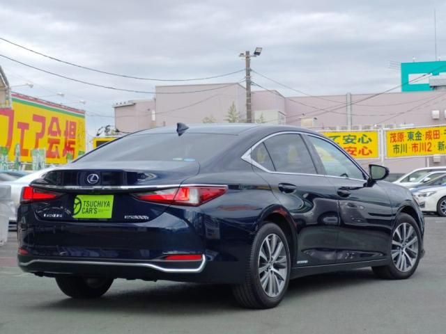 TOYOTA LEXUS ES300H 2021 Image 31