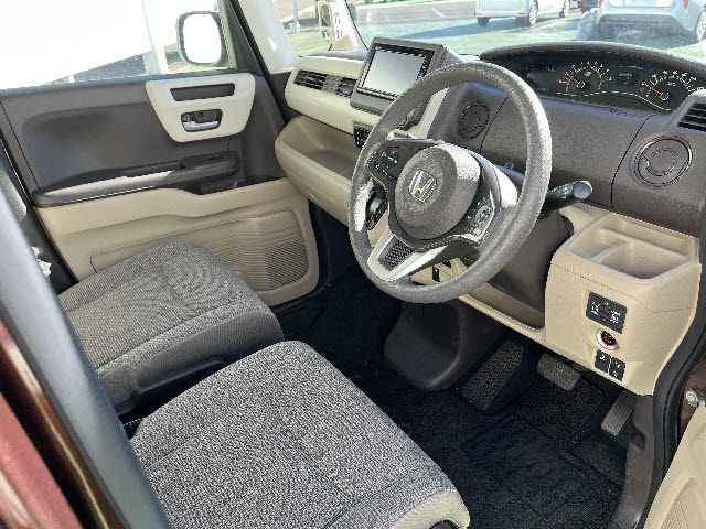 HONDA N BOX 2017 Image 31