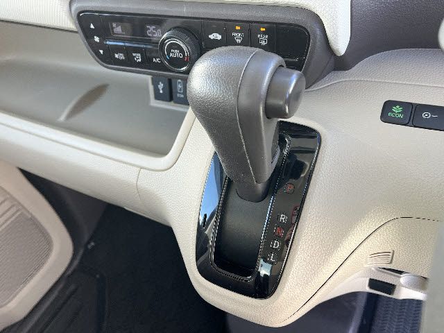 HONDA N BOX 2017 Image 31