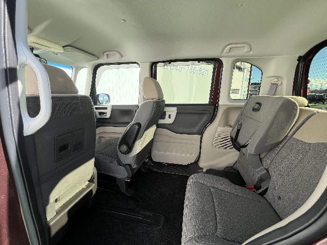 HONDA N BOX 2017 Image 31