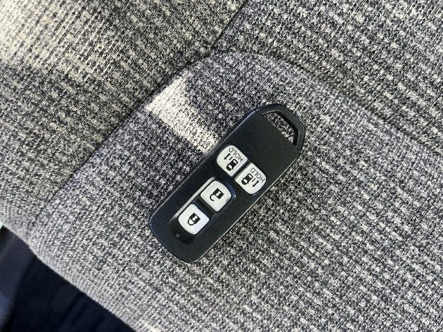 HONDA N BOX 2017 Image 31