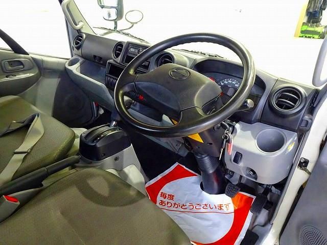 HINO DUTRO 2017 Image 31