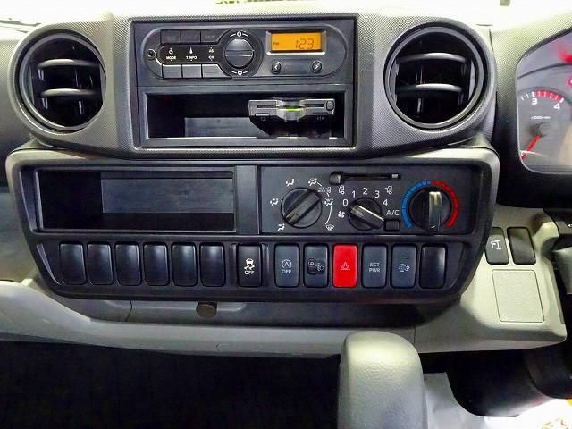 HINO DUTRO 2017 Image 31