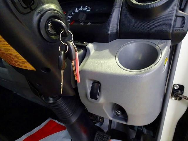 HINO DUTRO 2017 Image 31